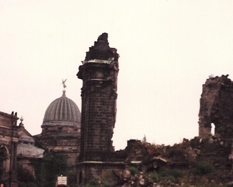 Frauenkirche vor 1983.jpg